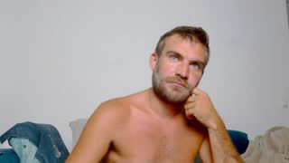 10in_deluxe about 1 minute into his 15 Oct show
