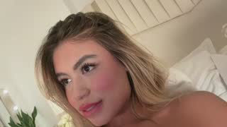_laura_02 about 1 minute into her 24 Oct show