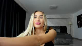 _myaa about 3 minutes into her 15 Oct show