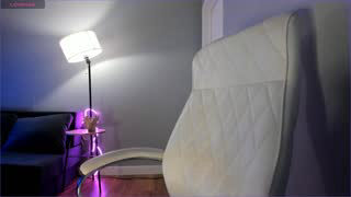 akura_01 about 2 minutes into her 14 Oct show