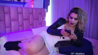 albaandthayron about 19 minutes into her 23 Oct show