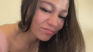 Alyshanon18 about 1 minute into her 24 Oct show