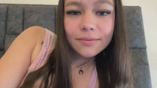 Alyshanon18 about 2 minutes into her 24 Oct show
