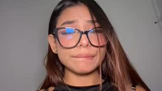 amira_cute2 about 1 minute into their 24 Oct show