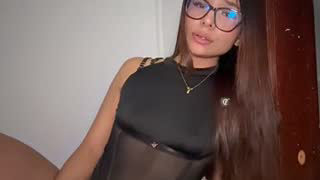 amira_cute2 about 6 minutes into their 24 Oct show