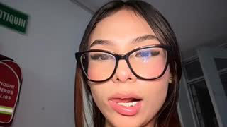 amira_cute2 about 21 minutes into their 25 Oct show