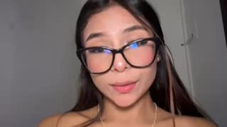 amira_cute2 about 31 minutes into their 25 Oct show