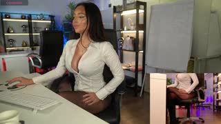 babesgowild about 2 minutes into her 7 Oct show