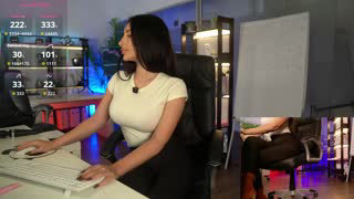 babesgowild about 8 minutes into her 8 Oct show