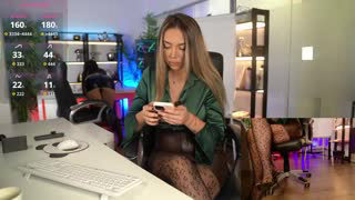 babesgowild about 5 minutes into her 13 Oct show
