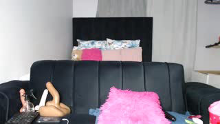 babyluciax about 4 minutes into her 27 Oct show