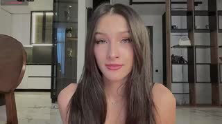 bella_hayes about 7 minutes into her 23 Oct show