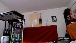 bombshellbaeby about 1 minute into her 23 Oct show