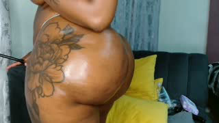 Bootylicious_06 about 6 minutes into her 23 Oct show