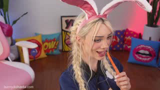 bunnydollstella about 17 minutes into her 12 Oct show