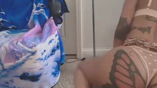 butterflybootyy about 1 minute into her 23 Oct show