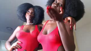 dark_chocolate_barbie about 31 minutes into her 25 Oct show