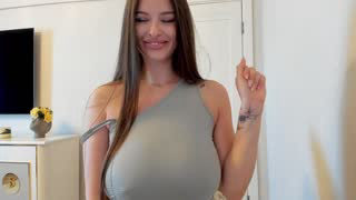 devyale about 17 minutes into her 10 Oct show
