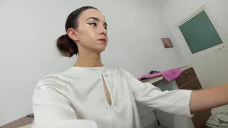 ehotlovea about 2 minutes into her 13 Oct show