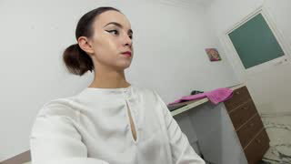 ehotlovea about 11 minutes into her 13 Oct show