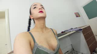 ehotlovea about 1 minute into her 14 Oct show