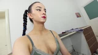 ehotlovea about 1 minute into her 14 Oct show