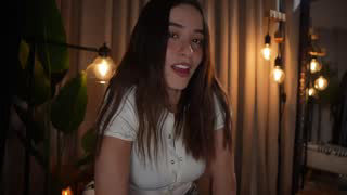 emyii about 11 minutes into her 10 Oct show