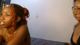 emziqui_20 about 11 minutes into her 26 Oct show