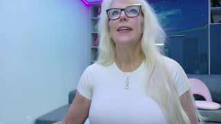 fitcougarcb about 2 minutes into her 14 Oct show