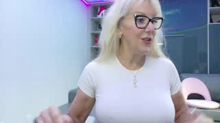 fitcougarcb about 8 minutes into her 14 Oct show