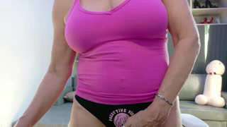fitcougarcb about 28 minutes into her 21 Oct show