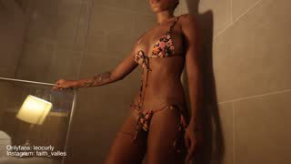 gia_curly about 1 minute into her 23 Oct show