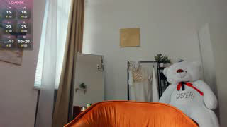 glossybabe_ about 69 minutes into her 24 Oct show