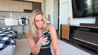 graciemae_baexx about 21 minutes into their 23 Oct show