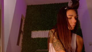 hotfallingdevil about 17 minutes into her 14 Oct show