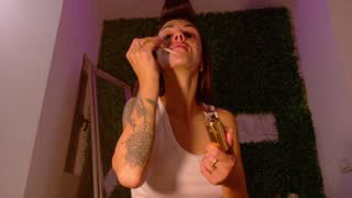 hotfallingdevil about 5 minutes into her 14 Oct show