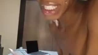 Jasmine_FullsShine about 2 minutes into her 23 Oct show