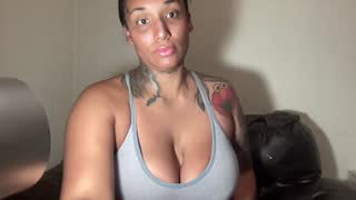 jenni_cash about 1 minute into her 21 Oct show