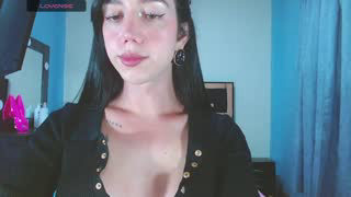 karla_zambrano about 11 minutes into her 14 Oct show