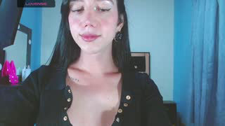 karla_zambrano about 17 minutes into her 14 Oct show