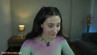 kellytesh about 3 minutes into her 7 Oct show