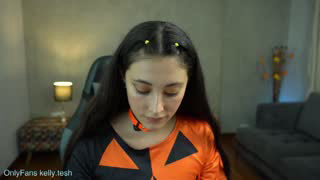 kellytesh about 11 minutes into her 8 Oct show