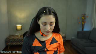 kellytesh about 8 minutes into her 8 Oct show