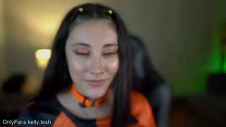 kellytesh about 11 minutes into her 9 Oct show