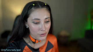 kellytesh about 17 minutes into her 9 Oct show