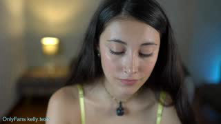 kellytesh about 5 minutes into her 10 Oct show