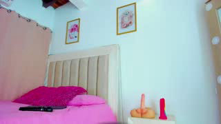 latinabeautifull about 19 minutes into her 24 Oct show