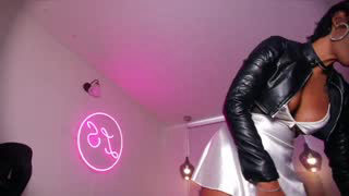 laurensaenz about 19 minutes into her 21 Oct show
