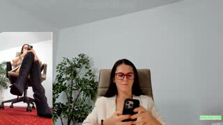 legswattitude about 8 minutes into her 9 Oct show