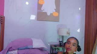 littleebonymommy about 84 minutes into her 22 Oct show